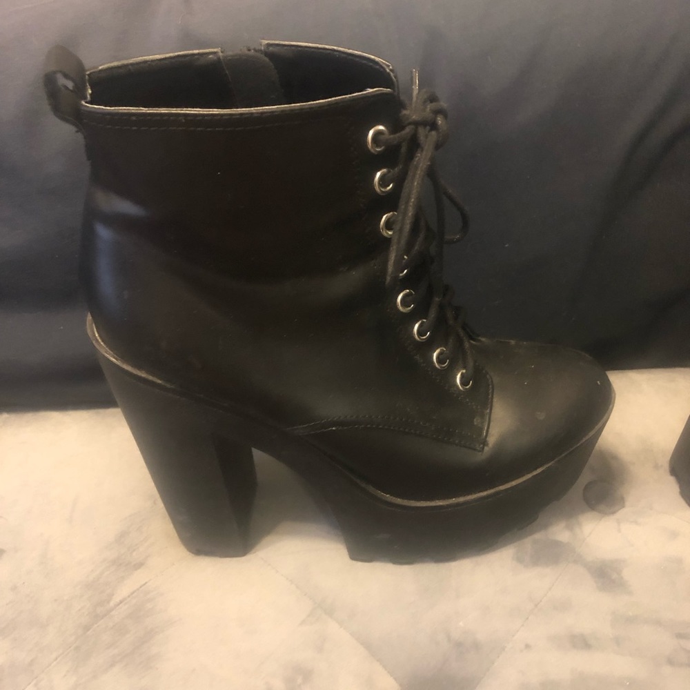 🖤🖤🖤Chunky Platform Ankle Botties